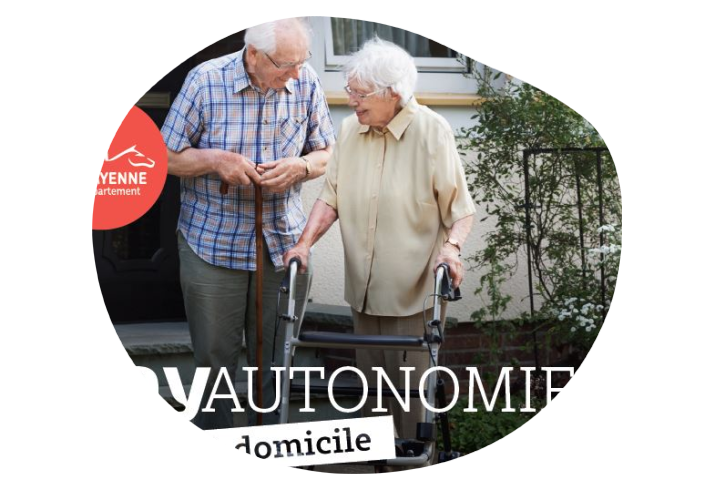 couple de personnes âgées utilisant MayAutonomie